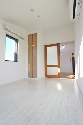 床の色を変えるだけでも印象が変わります♪