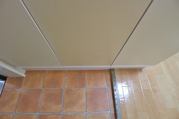 扉の下側もしっかり補強