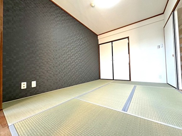 アクセントクロスで素敵な和室です♪